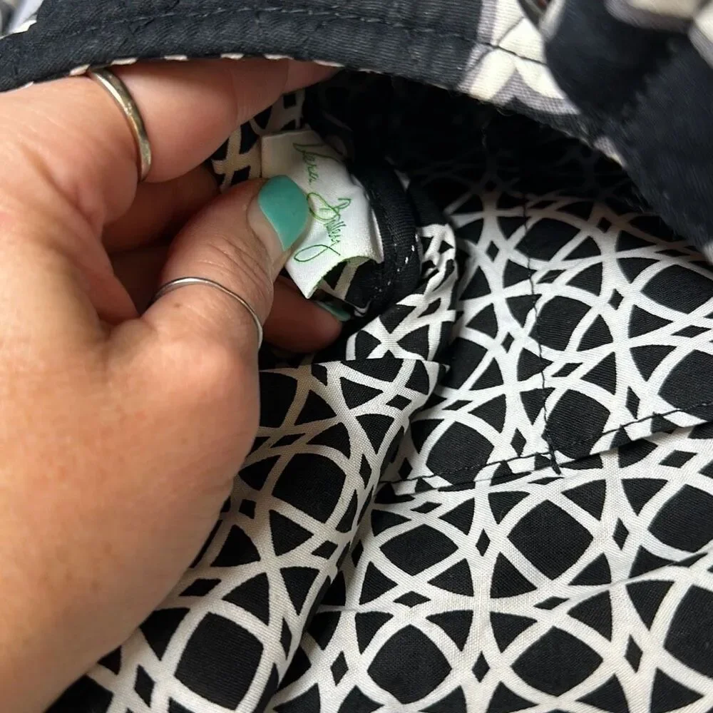 Vera Bradley Shoulder Bag Quilted Magnetic Closure Black White Floral‎ LOOK - Picture 11 of 11